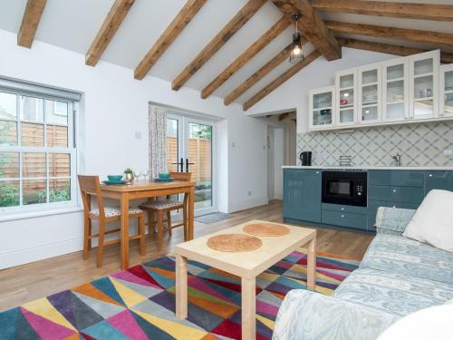 Létesítmények, Pass the Keys Charming Garden cottage with parking in Combe Down
