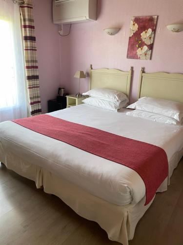 Hôtel Le Médiéval - image 4