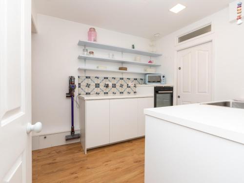 Pass the Keys Spacious family home with parking, Bath (zdjęcie 6)