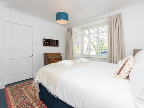 Pass the Keys Spacious family home with parking, Bath (zdjęcie 10)