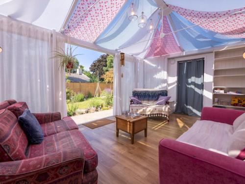 Faciliteiten, Pass the Keys Spacious family home with parking in Combe Down