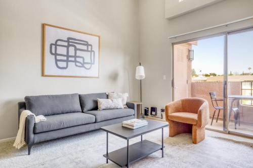 Woodland Hills 1BR w Gym WD Pool nr 101 LAX-681 in Los Angeles, USA