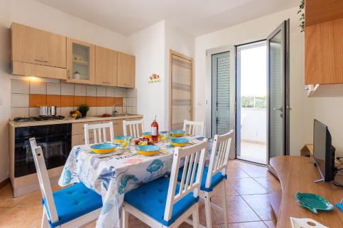  Spiaggia a 200m - Terrazza Vista Mare, A-C & WiFi in Lido Conchiglie
