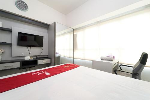 RedLiving Apartemen Springlake Summarecon - Happy Rooms Tower Elodea with Netflix