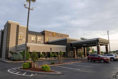 La Quinta Inn & Suites by Wyndham Knoxville East