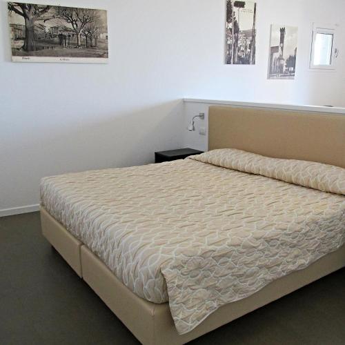1 king bed, 1 sofa bed