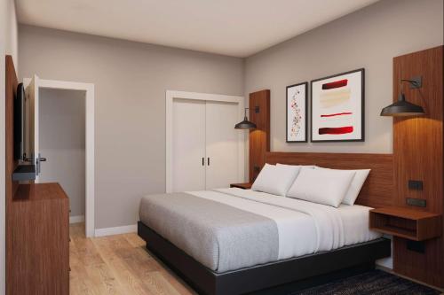 1 queen bed, 1 sofa bed