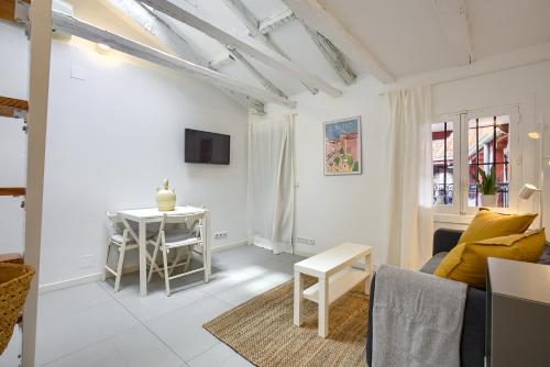 Charming Latina Center Room Type - One-Bedroom Apartment