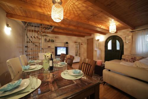 บริการและสิ่งอำนวยความสะดวก, Sea view stone house Donkey in บาสกา โวดา