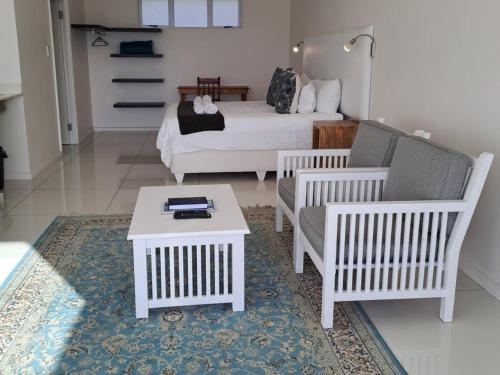 Double Room with Balcony and Sea View image 8