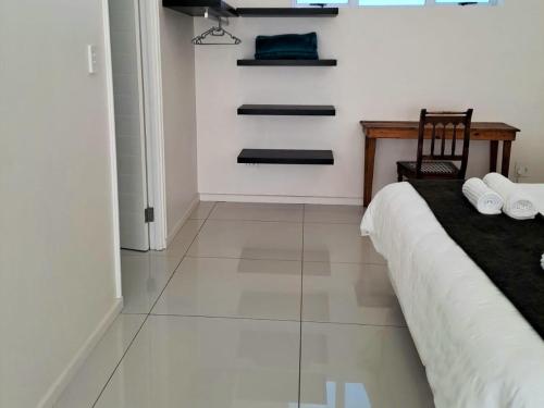 Double Room with Balcony and Sea View image 5