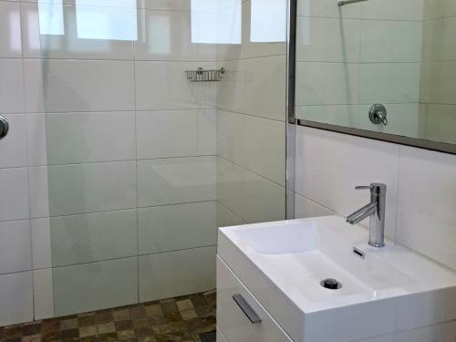 Double Room with Balcony and Sea View image 3
