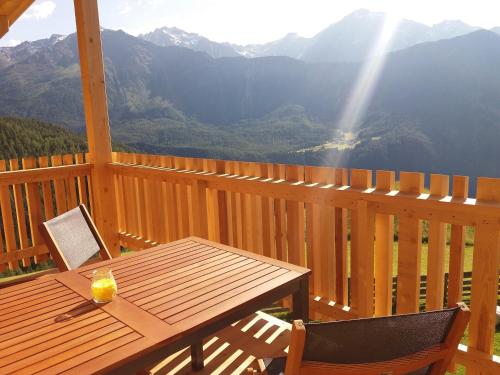 Two-Bedroom Apartment with Mountain View