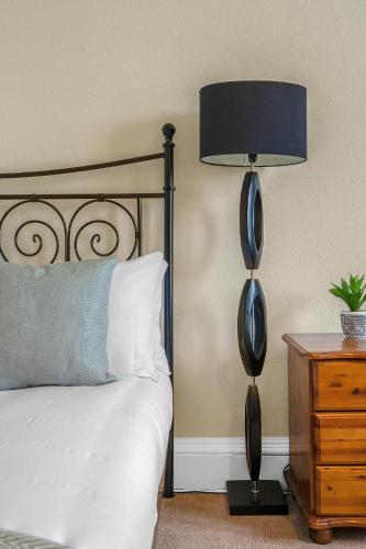 Marchmont Traditional Apartment - image 10