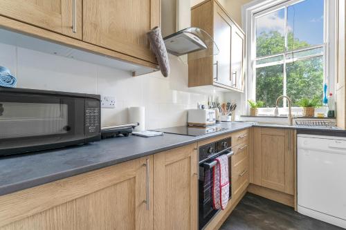 Marchmont Traditional Apartments - image 6