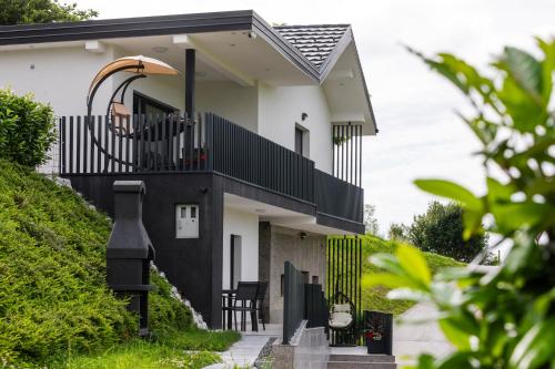 Зовнішній вигляд готелю, Vila Emina in Подсєтрєк