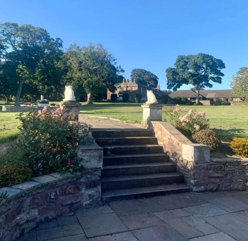Lunan House in Lunan