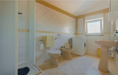 Spacious Two Bedroom Apartment with Balcony image 6