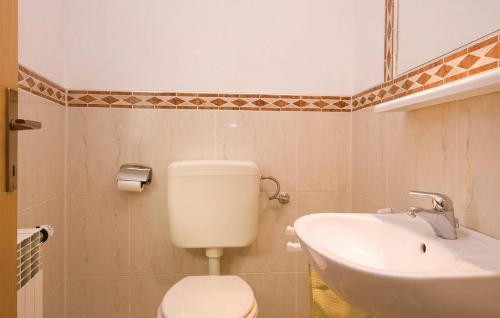 Spacious Two Bedroom Apartment with Balcony image 4