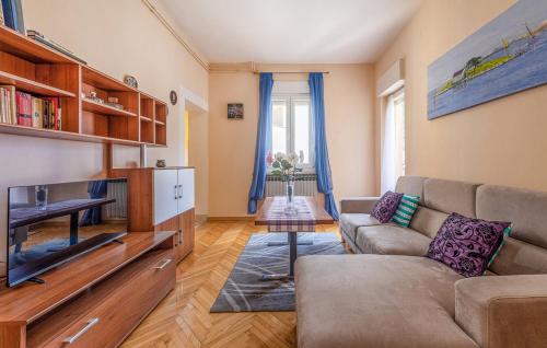 Comfort Two Bedroom Apartment with Balcony room in Guest house Minak