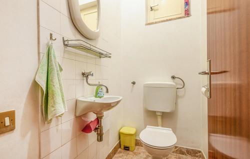 Comfort Two Bedroom Apartment with Balcony image 5