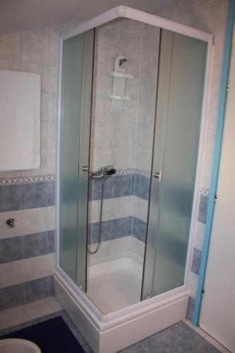 Two bedroom apartment with Balcony image 7