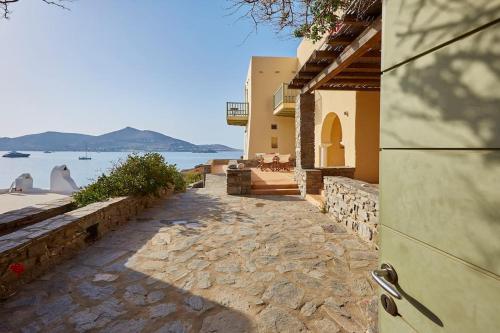 Ochre Dream, Beach front & Sunset villa Naousa