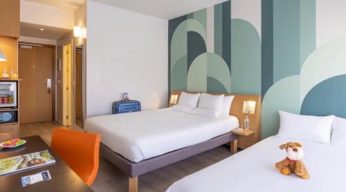 room detail thumbnail 1