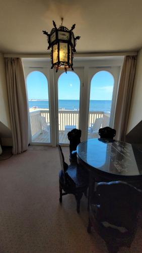 Superior One-Bedroom Apartment with Sea View