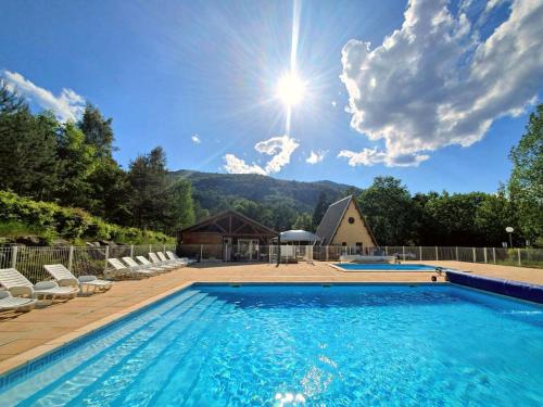 Village de chalets et camping La Pierre de l'Aigle - Hotel - La Bréole