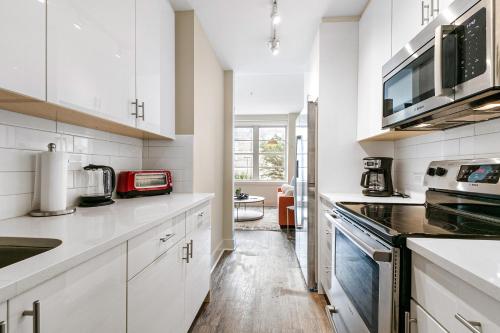 Elegant Studio Near French Quarter thumb 3