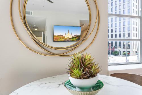 Elegant Studio Near French Quarter thumb 4