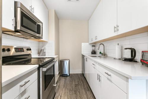 Elegant Studio Near French Quarter detail