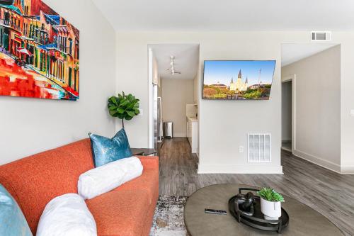 Elegant Studio Near French Quarter detail