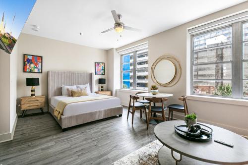 Elegant Studio Near French Quarter