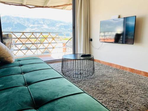 View lake attic in Ioannina - Δικόρυφο