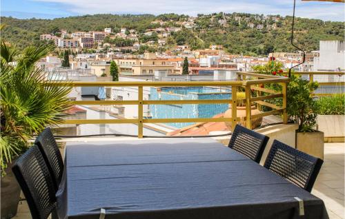 Cozy Apartment In Tossa De Mar With Wifi