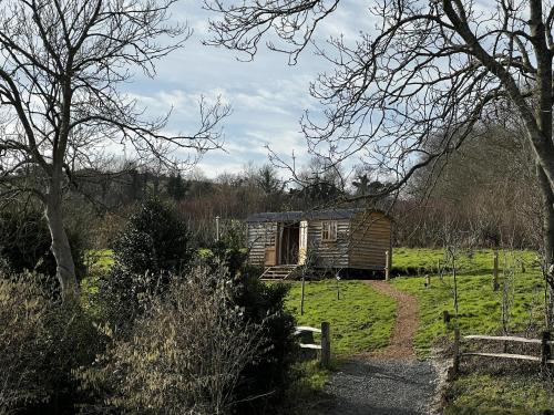 Robins Retreat - orchard with hot tub - see extras