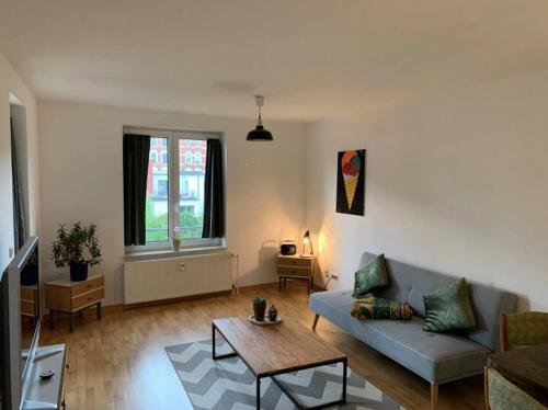 Live easy with balcony,Netflix, quiet, close to Football stadium, direct train connection, Espresso maker, Leipzig (photo 2)