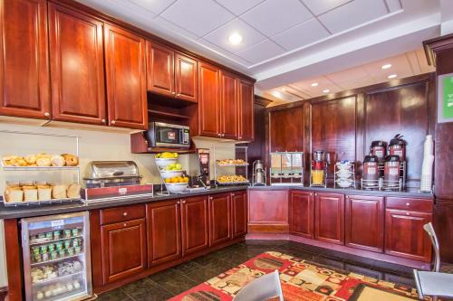 阿弗奈尔康福特套房酒店