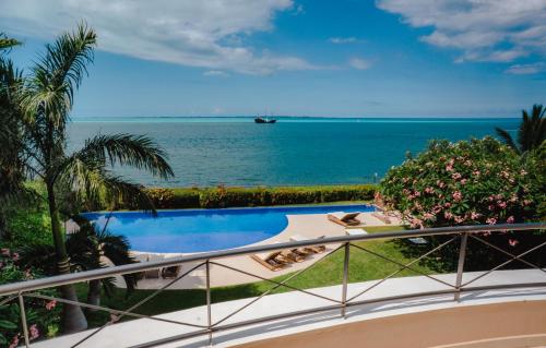 Villa Bianca Luxury Beachfront House