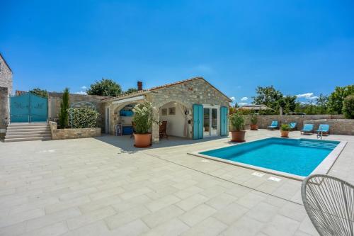 Villa 4 Flowers - Accommodation - Selina