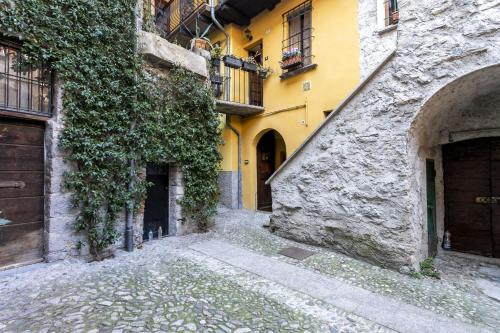  Willow House in Sala Comacina