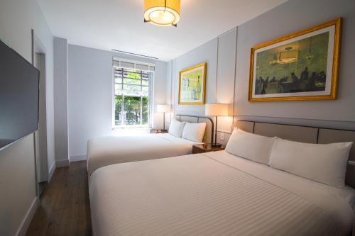 Broadway View 2 Queen Beds