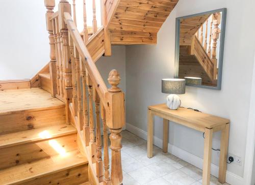 Old Court Holiday Homes Terryglass - Sleeps 6 by Trident Holiday Homes in แชนนัน