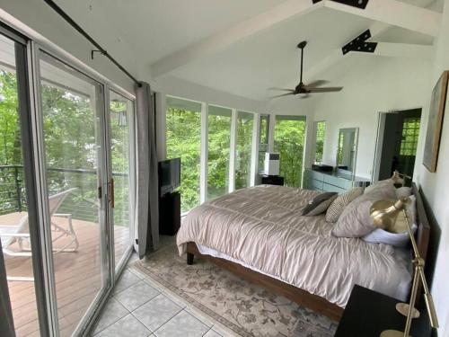 Lake Nantahala Treehouse in Topton, USA