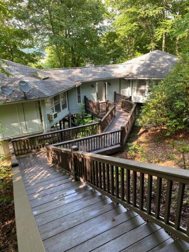 Lake Nantahala Treehouse in Topton, USA