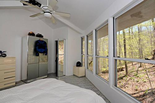 Lake Nantahala Treehouse in Topton, USA