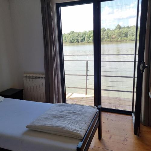 B&B Boatel Charlie Room Type - Triple Room B&B Boatel Charlie Room Type - Triple Room
