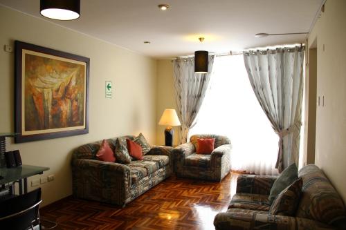 Taymi Hostal & Suites